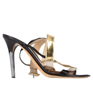 VINTAGE, RRP AS NEW
The Jimmy Choo T-Strap Heel Sandals in Black and Gold Leather are a striking fusion of elegance and modern glamour. Crafted from high-quality black leather with metallic gold accents, these sandals feature a sleek T-strap design that creates a flattering silhouette. The slim, stiletto heel adds a touch of sophistication, while the combination of black and gold offers a timeless yet bold contrast. Perfect for evening events or upscale occasions, these Jimmy Choo sandals add a refined and luxurious touch to any outfit. Whether paired with a cocktail dress or tailored pants, these sandals are the ideal statement piece for the fashion-forward woman.

 Jimmy Choo T-Strap Heel Sandals in Black and Gold Leather

Condition: Very good
Signs of wear: Minor markings, Lightly used but very well maintained. Minor mark at soles & creasing, light scuffing at the soles and heels.
Packaging: None
Color: Black
Material: Leather |  leather
Size: EU | 37.5/UK4.5/US7.5
Measurements: Heel height: 100; Insole length: 270
SKU: NAPPUGBSH444491W