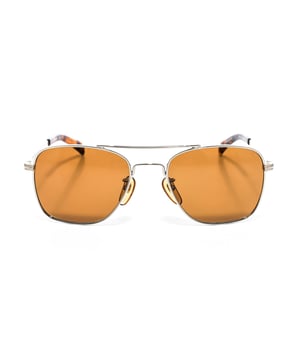 7019S sunglasses with metal frame.

 Shape and design:
 - These David Beckham glasses have a classic square silhouette.

 Frame material:
 - The frame of these glasses is made of metal.
 - The use of metal provides durability and lightness to the frame.
 - This makes the glasses durable and comfortable to wear.

 Metal temples:
 - The temples are also made of metal, matching the frame material.
 - The metal on the temples adds solidity and stability to the structure of the glasses.

 Brand details:
 - DB brand engraving on the temple.
 - These design elements help to clearly identify the model as part of the David Beckham eyewear collection.

 Glasses:
 - The lenses are of high quality.
 - These lenses provide excellent UV protection and sharp, clear vision.
 Measures: Lens height: 45 mm. Lens width: 55 mm. Bridge: 20 mm. Temples: 145 mm.
 Composition: Metal
 Care:
Use a soft, clean microfiber cloth to clean your sunglasses. This type of cloth will not scratch the lenses.
 Avoid using abrasive cleaning products, detergents, alcohol or acetone, as they can damage lenses and anti-reflective treatments.