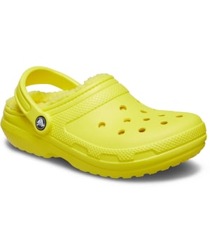 Iedereen houdt van het comfort van de Crocs Classic Clog - en nu is er een warme, gevoerde versie om het gevoel het hele seizoen te behouden. De zachte, donzige voering zorgt voor extra kussen en comfort, zowel binnen als buiten.