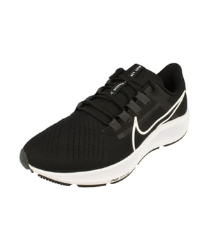 Parte superior de tela y otros materiales, forro de tela y suela de otros materiales, ropa deportiva negra Nike, parte superior con paneles de malla para mayor transpirabilidad, cierre de cordones, insignia de la marca en el costado y la parte delantera del zapato