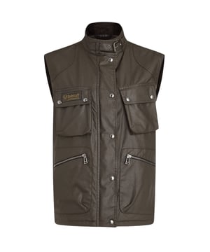 Erleben Sie ultimative Vielseitigkeit und Stil mit der Belstaff Green Jacket. Diese Jacke bietet sowohl Wärme als auch modisches Design und ermöglicht Ihnen den mühelosen Übergang von einem lässigen Tageslook zu einem schicken Abend-Outfit. Bleiben Sie gemütlich und sehen Sie umwerfend aus mit dieser unverzichtbaren Jacke!, Dünne, leichte Jacke, Material: 100 % Baumwolle, Markenaufnäher auf der linken Brust, Leichte, gewachste 6-Unzen-Baumwolle, beschichtet mit Mikro- und technischen Wachsen, Weste im Biker-Stil mit vier Taschen, Verstärktes Schulterdetail, Kragen mit Schnallenverschluss, Logo-Aufnäher auf der Brust, Reißverschluss mit Knopfverschluss, grüne Weste, verblasste olivgrüne Weste