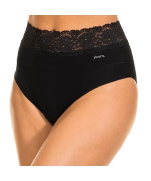 Panties Dolce de Janira
 Tela de efecto elástico.
 Cintura ancha con detalle de encaje.
 Corte alto.
 Detalle del nombre de la marca en el lado de la cintura.
 La cintura de algodón más dulce y adaptable.
 Tela cómoda y transpirable, para que no deje marcas en la piel.
 Forro interior.
 Costuras vistas en tono.
 Composición: 76% Algodón, 16% Poliamida, 8% Elastano
 Cuidado:
Lavar a una temperatura máxima de 30º.
 - No usar blanqueador.
 - No usar secadora.
 - No planchar.
 - No limpiar en seco.