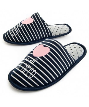 Huisslippers voor dames. Comfortabele pasvorm. Gevoerde binnenzool. Antislipzool. Versterkte stiksels. Gefabriceerd door andere merken voor ons merk.