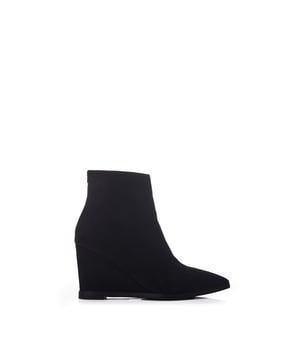 Get to know Nammie. Featuring a wearable wedge heel and pointed toe for added impact. This ankle boot is the ultimate addition to your collection. Complete with a faux for lining and leather sock, the zip fastening also allows for effortless foot entry.