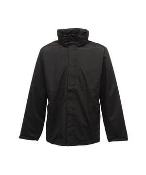 100% Hydrafort-Polyester. Mit Polyester-Netz gefüttert. Winddichtes Gewebe. Verschweißte Nähte. Verdeckte Kapuze mit Verstellmöglichkeit. 2 untere Reißverschlusstaschen. 1 Innentasche mit Zugang zum Kopfhörerkabel. Verstellbare Manschetten. Verstellbarer Kordelzug am Saum. Interner Zugang zu Stickereien mit Reißverschluss. Regatta Herren-Größen (Brustumfang ca.): XS (35-36in/89-91.5cm), S (37-38in/94-96.5cm), M (39-40in/99-101.5cm), L (41-42in/104-106.5cm), XL (43-44in/109-112cm), XXL (46-48in/117-122cm), XXXL (49-51in/124.5-129.5cm), XXXXL (52-54in/132-137cm), XXXXXL (55-57in/140-145cm).