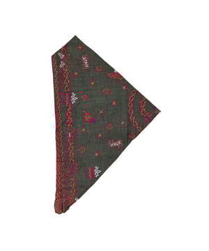 Bandana Buff.
 Ideal complement to protect the neck and face.
 The lightest version, ideal for mild weather.
 Lightweight and versatile design.
 Ideal in moderate weather.
 Soft, light and comfortable fabric.
 Measures: 30x37cm
 Composition: 100% cotton
 Care:
Handwash