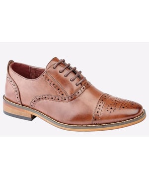 A classic wardrobe staple, the Osset junior brogue from Goor features classic punch hole detailing and intricate stitching throughout for increased visual appeal, with a secure lace fastening and durable outsole.
- PU upper
- Classic brogue detailing
- Secure lace fastening
- Wood Effect Resin Sole