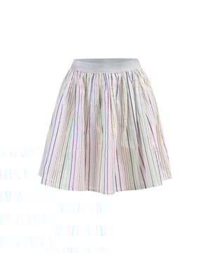 De plooirok van myMo maakt indruk met zijn kleurrijke strepenpatroon van fijne metaaldraden. Met zijn wijd uitlopende, charmant gevouwen silhouet is hij de ideale partner voor een zomerse outfit. De comfortabele, brede en elastische metallic tailleband is niet alleen comfortabel om te dragen, maar geeft de rok ook een zeker glamoureus karakter. Combineer effen basics om jouw nieuwe IT-stuk op de voorgrond te plaatsen.  Minirok