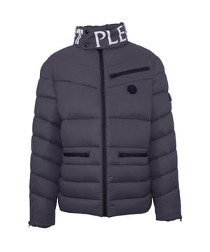 Plein Sport Gefütterte Bold Logo Grey Jacke. Bleiben Sie warm und stilvoll mit der Plein Sport Brand Logo Grey Jacket! Diese schlichte graue Jacke ist mit einem wattierten Futter und dem charakteristischen Plein Sport-Logo ausgestattet. Genießen Sie überlegene Wärme gepaart mit zeitloser Eleganz!. Reißverschlusstaschen vorne, 3 Reißverschlusstaschen auf der Brust, zentraler Reißverschluss. Mantel, Füllung: 100% Polyamid, Futter: 100% Polyester. Gepolsterte Jacke, Reißverschluss. Stil: UPPS03S 98