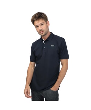 Heren DKNY Tonal Logo Polo in marineblauw.- Geribde kraag.- Korte mouwen.- Drieknoopsluiting.- Geribde manchetten.- Lichtgewicht ademend.- Normale pasvorm.- 60% Katoen 40% Polyester.- Ref: SDKD345NAV