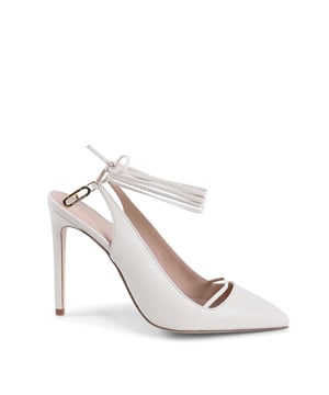Tacones de aguja hechos en Italia  
Versátiles y adecuados para cualquier ocasión  
Cómodo tacón de 10 cm  
Suela de cuero  
100% hecho en Italia  
100% CUERO