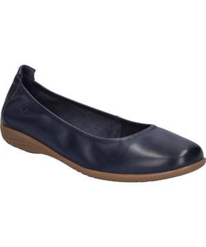 Deze ballerina is door ons gemaakt van duurzaam kalfsleer. De elastische bandzorgt voor een stevige grip in de schoen. De AGO-constructie garandeert een duurzame en lichtgewicht schoen. Met de G-schoenwijdte is de ballerina Fenja 01 zeer comfortabel. Waar je ook heen gaat, geniet met gemak van je pad.