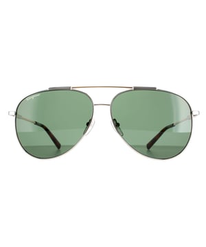 Las gafas de sol Salvatore Ferragamo Aviator unisex verde tortuga dorado SF265S son de estilo barrilete y están fabricadas en metal ligero. El diseño de doble puente, las plaquetas nasales de silicona y las puntas de las patillas de plástico garantizan la comodidad durante todo el día. El logotipo de Ferragamo está grabado en las finas patillas para garantizar la autenticidad de la marca.