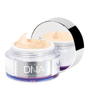 Descripción

    Crema intensiva de noche Global DNA
    50 ml

    Esta crema nutritiva de noche aprovecha el estado de reposo natural de la piel para reajustar el metabolismo celular e inducir la actividad de los genes responsables de la renovación de la piel durante el sueño. Permite reequilibrar los procesos de actividad y descanso, reparar las lesiones del ADN causadas durante el día, además de preparar la piel para nuevos periodos de actividad. Al despertar, la piel aparece descansada, redensificada y tersa, las arrugas y líneas de expresión se difuminan
    - Zinc Carbolate: efecto protector sobre el ADN debido a la estimulación de metalotioneínas (proteínas ricas en cisteína) involucradas en el sistema de defensa natural del ADN, ejerciendo un efecto anti glycacion que evita el deterioro de las fibras y proteínas de la piel.
    - Ácido Hialurónico: el ácido hialurónico de bajo peso molecular es capaz de llegar a la epidermis de la piel y aportar una hidratación óptima.
    - Teprenone: Activo anti edad que mejora la calidad de los tejidos, reequilibra las funciones celulares y protege el ADN mediante la estabilización de los telomeros

Modo de empleo

    Aplicar cada noche en rostro limpio y tonificado mediante masajes circulares

Período de conservación

    12 meses tras apertura