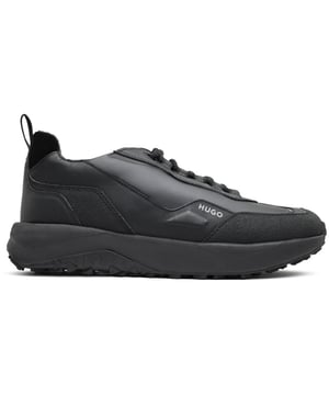 Dale un toque de diseño a tu atuendo deportivo con las zapatillas HUGO Kane Runner en color negro. Estas zapatillas modernas para correr cuentan con cierres con cordones para un ajuste seguro y la clásica marca HUGO. La plantilla moldeada extraíble, el talón reforzado y el cuello acolchado del tobillo garantizan una pisada suave y cómoda sobre una suela exterior de goma gruesa.