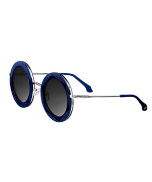 Cadre en acétate léger ; Verres CR-39 durables ; Élimine 100% des UVA/UVB ; Bras en maillechort de haute qualité ; Charnières en acier inoxydable standard ; Plaquettes de nez réglables pour un ajustement confortable et sécurisé ; Résistant aux rayures et aux chocs ;