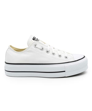 Especificaciones: Zapatilla de perfil bajo más emblemática del mundo con etiqueta con logo cosida en la lengüeta Parte superior: Lona Cordones: Cordón plano Tipo de suela: Suela de plataforma con logo