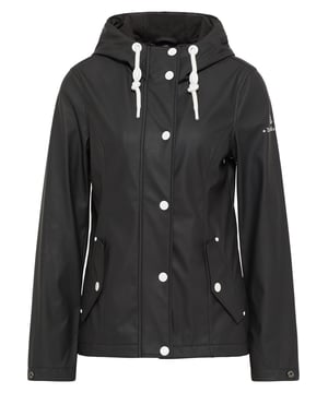 Mit dieser Übergangsjacke von DreiMaster Maritim zeigen Sie auch im Regen einen lässigen Look. Die funktionalen Modelle punkten mit ihrem Straight-Design: Einfach, gerade geschnitten mit seitlichen Eingrifftaschen mit Druckknopf und großer Kapuze, zeigen sie ein kühles Understatement. Dank Beschichtung und komplett versiegelter Nähte, sind Sie bei allen Outdoor-Aktivitäten bestens geschützt. Ein weiches Jersey-Melange-Innenfutter sorgt für ein gutes Tragegefühl, was durch die Luftlöcher unter den Armen noch unterstützt wird. Wichtige Utensilien finden in den Seitentaschen oder in der Innentasche ihren sicheren Platz. Formvollendet werden alle Designs mit aufwendigen Logo-Details, wie gravierte Nieten, Ösen, Druckknöpfe oder dem Logo-Print auf dem Oberarm.  Übergangsjacke