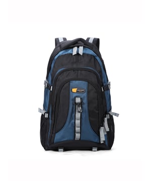 Mochila unisex. El cierre es con cremallera. Los bolsillos internos son bolsillos multifuncionales. Los bolsillos exteriores son dos frontales con cremallera y dos laterales abiertos. Falta la correa para el hombro. El asa es de tela. Hay tres compartimentos internos. El material exterior es poliéster. Internamente está forrado en poliéster. Medidas: 40x28x65 cm. Producto de moda