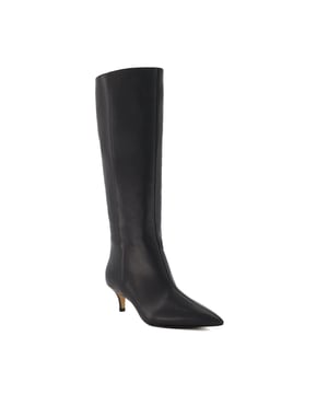 Ease back into dressing up for autumn with our knee-high boot, Smooth. Crafted from the finest material, this point-toed silhouette culminated with tonal stitching and a side zip. Set on a kitten heel for ease of wear, this versatile style will become a welcome addition to your capsule collection.