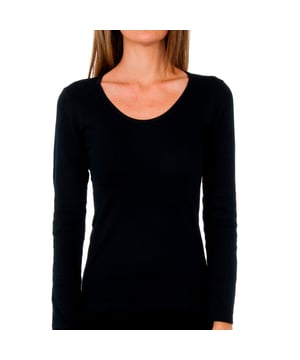 Camiseta LIBERTY.
Color Negro
Manga larga.
Sin costuras.
Escote redondo.

Composición:  50% Algodón, 50% Poliéster

Lavar a mano a temperatura máx. 40º.
No utilizar lejía.
No permite el uso de secadora.
Planchar a temperatura máx. 130º.
No lavar en seco.

Concepto Princesa:
Princesa te ofrece las prendas que mejor se adaptan a tu estilo de vida: actuales, de primera calidad y que aportan la máxima comodidad y libertad de movimientos.