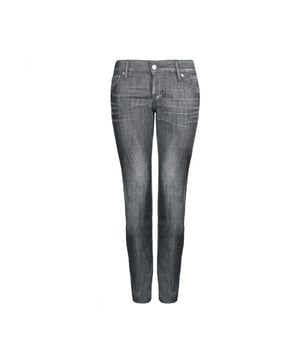 Jeder Knopf an diesen Jeans wurde sorgfältig ausgewählt, um nicht nur seine praktische Funktion zu erfüllen, sondern auch ein dekoratives Element mit einem deutlich sichtbaren, prestigeträchtigen Markenlogo zu sein.

Dieses Jeansmodell betont die Figur perfekt, dank des Slim-Schnittes, der ein Synonym für modernen Stil und Eleganz ist.

Jeans mit Tight Bottom Beinkonstruktion passen perfekt zu den aktuellen Trends und bieten einen Look, der sowohl stilvoll als auch bequem ist, und fügen jedem Schritt Selbstvertrauen hinzu.

Eine niedrige Taille, auch bekannt als Short Crotch, bietet einen jugendlichen und lässigen Look, ideal für alltägliche Casual-Stylings.

Zarte Abnutzungen an den Beinen fügen Charakter und städtischen Chic hinzu, was diese Jeans natürlich getragen und bequem aussehen lässt.

Ein Firmenpatch neben den Knöpfen dient als eine Art Visitenkarte der Marke, die für Authentizität und Liebe zum Detail steht.

Mit schwarzem Faden genähte Nähte erhöhen nicht nur die Haltbarkeit der Jeans, sondern verleihen ihnen auch einen raffinierten Kontrast und Eleganz.

Der Denim, aus dem diese Hosen gefertigt sind, ist ein Material höchster Qualität, angereichert mit Stretch für optimalen Komfort und Anpassung an die Figur.

Hergestellt in Italien, sind diese Jeans ein Synonym für europäisches Handwerk und Design, was sie zu einer einzigartigen Ergänzung für jede Garderobe macht.