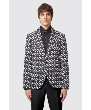Crafted from a soft cotton, The Munro jacket is just the thing if you have a party or prom to attend and you want to impress. The monochromatic black and white pattern is unlike any other suit in your current rotation. The jacket features a peak lapel, straight flap pockets and kissing buttons on the sleeves. Pair the jacket with a pair of black trousers and a crisp shirt to complete the full look.