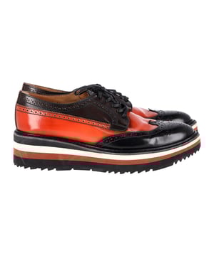 VINTAGE, RRP AS NEW
How can one not be in awe by just looking at this luxe pair from Prada! The leather Derby shoes are well-crafted and they are beautified with lace-ups and brogue detailing. Comfortable insoles and chunky platforms complete this must-have pair!
Includes dust bag.
Prada Flatform Derby Brogue Lace Up in Black Leather
Condition: good
Color: black print
Material: Leather
Size: 36.5
Sign of wear: Wear on soles and insoles.
SKU: 278535