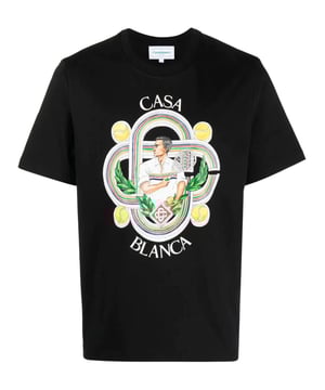 Crafted from organic cotton, the Le Joueur T-shirt epitomizes Casablanca's sports-inspired aesthetic. Featuring seasonal artwork incorporating the brand's signature tennis iconography, it is presented in black and tailored for a relaxed fit.