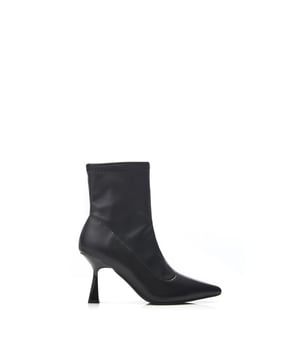Elevate your outfits with Evermore. Featuring a powerful pointed toe, the sock style upper offers a flawless fit. The angular heel adds to the impact of the boot, whilst the inside zip allows for effortless foot entry. Complete with sock leather sock to ensure the boot feels as good as it looks.