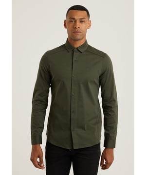 CHASIN' CHASIN' Ein schönes Slim Fit Hemd von CHASIN' de Archer.l sol.   Dieses Hemd ist sehr angenehm zu tragen, da es aus einem dicken Stoff (Jersey) hergestellt ist und Stretch hat. Ein dezentes Branding wurde hinzugefügt, wie unser Logo auf der Brust.