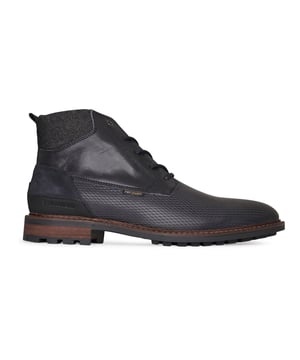PME Legend schoenen voor hem. De schoenen zijn gemaakt van hoogwaardig leer en textiel. De sneaker heeft een uitneembare EVA binnenzool, wat zorgt voor een lekkere demping. Merk: PME Legend. Modelnaam: Huffster. Categorie: heren schoenen. Materialen: leer/textiel. Kleur: Navy Jeans Blauw