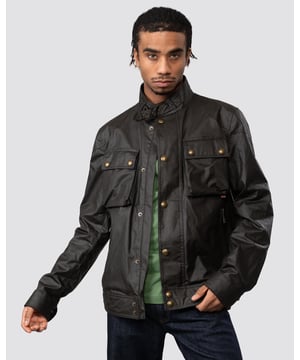 The Racemaster jacket in Faded Olive. There’s more to the Racemaster than meets the eye. Introduced back in 1981, it was originally billed as a shorter version of the iconic Trialmaster. This means that, along with the history, heritage, and dark navy 6 oz. waxed cotton, you also get increased mobility and freedom to move.

6 oz. waxed cotton, with a unique blend of micro and technical waxes
Four external pocket field jacket with reinforcement patches and corduroy details
Water-repellent and wind-repellent
Corduroy linings at the collar, cuffs and hem providing added comfort and resilience at high contact points
Signature antique brass metal hardware with Belstaff England engraved on the round and signature phoenix woven patch on left sleeve
Centre front zip closure with snap closure placket
Buckle-adjusted collar
Two press-stud flap pockets
Two lower zipped pockets
Left internal pocket

Shell: 100% Cotton, Body Lining: 100% CottonSleeve Lining: 55% Polyester, 45% Viscose/Rayon105306