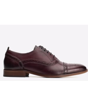 Cast is a men's Oxford shoe from Base London. This brogue features intricate hole punch detail on the toe cap and along the upper. The closed lacing oozes class & the comfy Ortholite Inner sole will keep your feet comfy and dry.
- Men's Leather Oxford shoe
- Cushioned footbed
- Raised heel