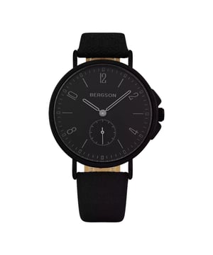 El Bergson unisex negro, modelo Ocean BGW8700RG9 es un elegante reloj para mujeres y hombres, Este reloj de cuarzo unisex encarna la elegancia atemporal con su diseño elegante y moderno. La pulsera es fácilmente ajustable, lo que permite que el reloj se adapte cómodamente a cualquier muñeca. Este reloj no es sólo un accesorio de moda, sino también funcional, con una resistencia al agua de 3 ATM, lo que lo hace adecuado para el uso diario. Además, la correa del reloj está fabricada con materiales reciclados, lo que la convierte en una opción ecológica. Tanto si asiste a una ocasión formal como si tiene un día informal, el reloj Bergson Ocean añadirá un práctico toque de lujo a su atuendo. Podrás comprar el reloj unisex Bergson con descuento en rebajas. Reloj unisex Bergson en oferta El reloj unisex Bergson es la elección perfecta tanto para mujeres como para hombres. Con una resistencia al agua de 3 ATM, este reloj es resistente a la lluvia y a las salpicaduras de agua, por lo que es ideal para el uso diario. Sin embargo, no se recomienda nadar o ducharse con el reloj. La pulsera de este reloj es ecológica, ya que está fabricada con material reciclado. La caja de acero inoxidable tiene un impresionante diámetro de 42 mm y alberga un preciso movimiento de cuarzo. Este reloj Bergson es una gran adición a la colección de accesorios de cualquiera. Compre ahora el reloj Bergson para mujer en oferta. Ver todos los modelos de relojes.    Marca: BergsonNombre del modelo: Ocean BGW8700RG9 (42mm)Categoría: reloj de pulseraMateriales: acero inoxidable, pulsera de material recicladoColor: negroResistente al agua: 3 atm (a prueba de lluvia y salpicaduras)