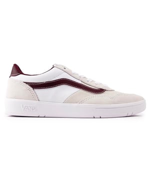 Der Vans Staple Cruze Too ist ein Low-Top-Skater-Trainer mit einem gepolsterten Kragen, einer bequemen gepolsterten Einlegesohle mit einer Co-moulded-Konstruktion für erhöhten Komfort. Vans belebt die klassischen Silhouetten mit der Elevated Comfort Technology, die für eine erstklassige Passform sorgt, während sich das neu konstruierte Obermaterial auf eine Stabilisierung der Zunge und eine zusätzliche Unterstützung des Fußgewölbes konzentriert. Das berühmte Vans-Branding und der Signature Stripe sorgen für coole Vibes und eine Cruze-Attitüde für deinen lässigen Look.