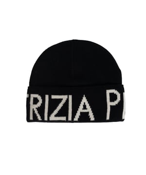 Gorro de lana tipo beanie con el logo de la marca en un color contrastante es una excelente opción para aquellos que valoran no solo el estilo, sino también el confort – su diseño único hace que no solo sea un accesorio práctico, sino también un elemento de moda en cualquier armario.

Hecho de tejido de alta calidad, el gorro proporciona una excelente aislación térmica, mientras permite que la piel respire, lo que lo hace una elección ideal para los días más fríos, sin importar si los pasas en la ciudad o en contacto con la naturaleza.

Producido en Italia, el gorro combina la artesanía tradicional con un enfoque moderno hacia la moda, lo que garantiza no solo durabilidad, sino también un estilo único que seguramente atraerá miradas y destacará tu individualidad.