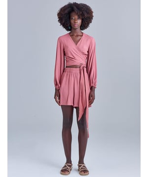 Kaufen Sie Elastische Taille Shorts, die mit ihrem hochwertigen Stoff und komfortablen Design herausstechen. Dank ihrer elastischen Taille passt diese Shorts bequem in alle Größen und bietet höchsten Tragekomfort. Aufgrund ihres hochwertigen Stoffes ist diese Shorts für den langfristigen Gebrauch geeignet und kann problemlos für den Alltag und sportliche Aktivitäten gewählt werden. Für diejenigen, die sowohl Stil als auch Komfort suchen, ist die Elastische Taille Shorts eine ide