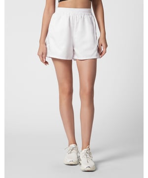 Funktional und leistungsstark sind die Merkmale dieser Shorts, die für den ernsthaften Jogger entwickelt wurden.   Bequemer, schnell trocknender, hochglänzender Satin   Seitenbänder mit Logo und Schlitzen   Der elastische Bund sorgt für eine elegante Raffung