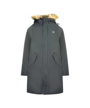 Fred Perry Schwarze Parka-Jacke mit Kapuze. Fred Perry Schwarzer Mantel. Reguläre Passform, zentrale Zip-Verschluss, Pelzbesatz. Markenabzeichen auf der linken Brust, Kapuzenjacke, Zip In Liner Parka. Verstellbare Ärmelabschlüsse, 2 Taschen mit Knopfverschluss. Stil: J2570 102