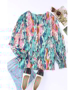 V Neck Abstract Print Long Sleeve Shirt
  Flattering v-neckline
  Long sleeves
  Versatile and stylish
  Abstract print for a unique look
  Quality materials for comfort and durability
  Suitable for both casual and formal occasions
  Available in a range of sizes
  Perfect addition to any womans wardrobe