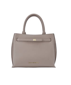 Elegant, klassisch und stilvoll - diese Eigenschaften sind in der Lambeth Handtasche in Orange von Victoria Hyde London vereint. Die goldenen Details harmonieren wunderbar mit dem Orange der Tasche. Das strukturierte PU-Leder enthält keine tierischen Bestandteile, steht aber in Sachen Optik und Qualität echtem Leder in nichts nach. Die Handtasche kann in der Hand oder, dank des verstellbaren und abnehmbaren Schulterriemens, über der Schulter oder als Crossbody Bag getragen werden. Eine schöne, königliche Handtasche, die jedem Alltags- und Abendlook zusätzliche Eleganz verleiht.

Die Handtasche ist auch in Schwarz und im Leopardenmuster erhältlich.

Abmessungen: 30cm x 24cm x 13cm
Material： PU-Leder (vegan) und Shantung-Seide