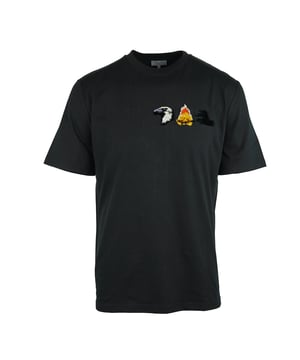 Camiseta Lanvin RMJE0033A18 10 Negra. Camiseta Lanvin Negra. Aplique en el pecho izquierdo. Camiseta con cuello redondo. 100% Algodón, Hecho En Italia. Estilo : RMJE0033A18 10