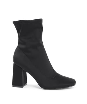 Botín de tobillo elegante y a la moda para mujeres  
Diseñado por la marca de lujo 19V69 Italia  
Color negro clásico  
Hecho de 100% tela  
La suela de goma proporciona excelente agarre y durabilidad  
La altura del tacón de 9 cm añade un toque de elegancia  
Hecho en China  
Perfecto para cualquier ocasión  
100% TELA