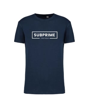 Heren t-shirt van het merk Subprime. De shirts van Subprime zijn gemaakt van 100% biologisch katoen, en hebben een normale pasvorm. Het zachte katoen zorgt voor een heerlijk draagcomfort.  Merk: SubprimeModelnaam: Streetwear ShirtCategorie: heren t-shirtMaterialen: biologisch katoenKleur: blauw