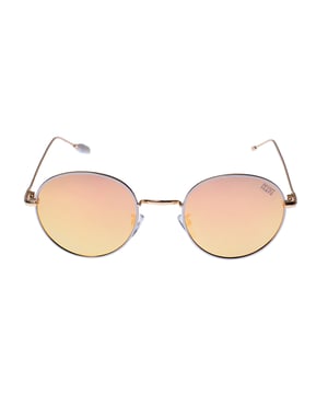 Must Have sunglasses with a round design and metal frame, ideal for a modern and timeless style.

 Equipped with polarized lenses with UV 400 protection, they block 100% of UVA and UVB rays, offering clear vision and reducing glare in bright environments.

 The unisex design and round shape add a vintage and sophisticated touch that adapts to different styles.

 They include the Must Have logo engraved on the temples and on one of the lenses, adding a distinctive detail. In addition

 They come with a soft cleaning cloth to keep your lenses spotless and a protective case to store them safely.

 Perfect for complementing any look, these glasses are ideal for those looking for protection and style in one piece.