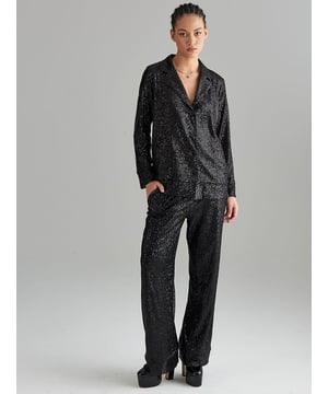 Diese glitzernden Hosen vereinen Eleganz und Raffinesse und werden dich bei jedem Event und besonderen Moment hervorstechen lassen. Die schwarze Farbe verleiht einen klassischen Look, während die funkelnden Pailletten deinen Hosen einen glamourösen Touch verleihen.Dank ihrer bequemen Passform bietet sie den ganzen Tag über Komfort. Das hohe Taillendesign betont elegant deine Körperkurven und kann problemlos mit verschiedenen Oberteilen kombiniert werden. Mit einer schicken Bluse oder einem einfachen T-Shirt kannst du sowohl tagsüber als auch abends einen stilvollen Look kreieren.