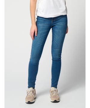 Skinny-Jeans von TeeShoppen
Jeans von TeeShoppen sind schick, bequem und stilvoll. Sie sind das ganze Jahr über perfekt und eine offensichtliche Wahl für jedes Outfit. Eine gute und bequeme Jeans ist ein Muss in jedem Kleiderschrank.
Hier sehen Sie Jeans in der Farbe Blau.

 Welche Größe hat die Jeans?  
Jeans können in 15 verschiedenen Größen ausgewählt werden. Siehe und wählen Sie die Größe unter "Größe".
Die Größen sind für Frauen angepasst.

 Über TeeShoppen
Bei TeeShoppen sind wir stolz darauf, unsere eigenen Produkte anzubieten. Unser Sortiment umfasst Basic-Kleidung, die wir selbst tragen möchten. Und sie ist nicht langweilig, nur weil sie einfach ist. Unsere Kleidung ist so konzipiert, dass sie leicht zu stylen ist und aus den besten Materialien besteht. So ist sichergestellt, dass Sie bequeme Kleidung haben, die Sie zu allen Gelegenheiten tragen können.
Möchten Sie einen zeitlosen Anbieter von Mode für Männer und Frauen? Dann sind Sie bei TeeShoppen an der richtigen Adresse. Wir sind Spezialisten für den Verkauf von Basiskleidung. Sie zahlen nicht für teure Marken und Kosten, sondern nur für Qualität und Service. Und natürlich erweitern wir unser Sortiment ständig im Einklang mit der Mode, so dass Sie bei uns immer eine moderne Basic-Kleidung finden.