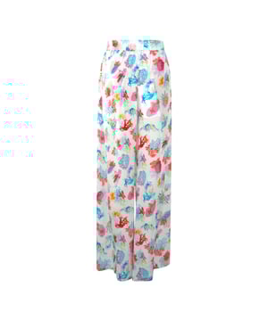 Loop in stijl met de Inoa Witte Skort. Deze luxe Witte skort is ontworpen om jouw outfit een moderne uitstraling te geven. Dit item is gemaakt met een veelkleurig ontwerp en biedt premium comfort om de hele dag te dragen. Maak met zijn chique design elke dag een blijvende indruk. Een statement maken. 100% zijde, veelkleurig ontwerp, elastische taille, skort-ontwerp. Dit artikel is geschikt voor de maten UK 8- UK 14. Productstijl: Bonaire Reef 1202116