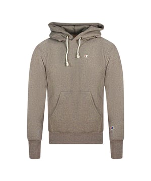 Champion Small Chest Logo Purple Hoodie. Lila Kapuzenpulli von Champion. Elastische Ärmelabschlüsse und Taille, Kapuze mit Kordelzug. Fronttaschen. 86% Baumwolle 14% Polyester. Style Code: 214941 VM502